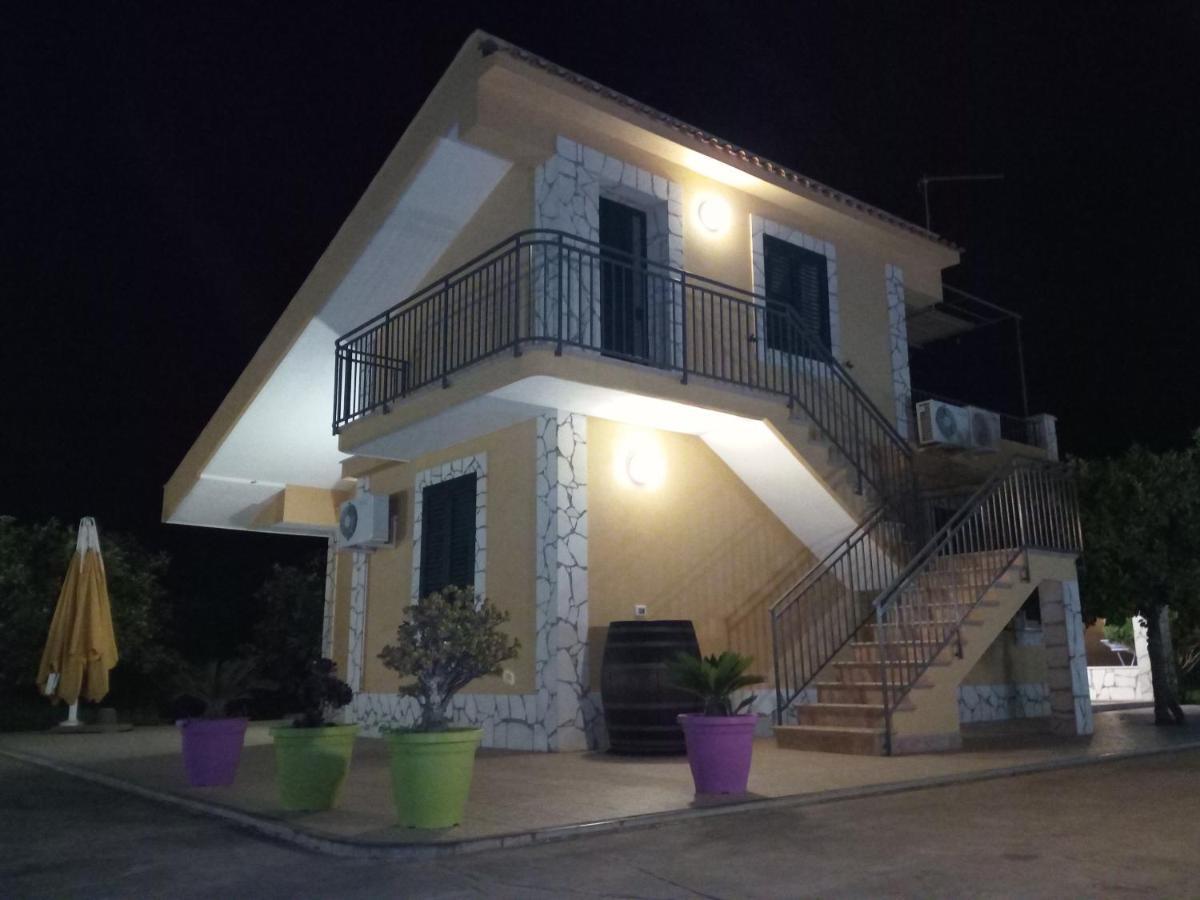 Sicilian Garden Apartment อาโวลา ภายนอก รูปภาพ